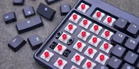 《英雄联盟》玩家必看：键盘轴体选择指南