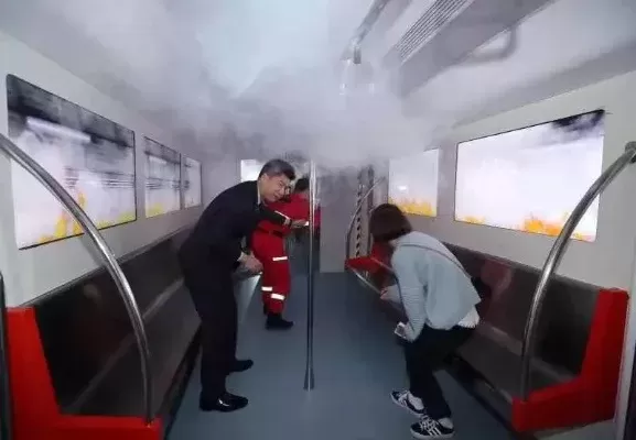 地铁紧急逃生指南：冷静应对，快速疏散